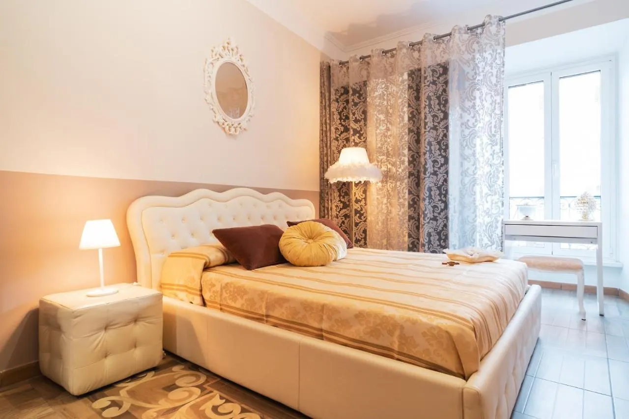 Royal Rooms - Elegante Appartamento Nel Cuore Di Roma contacts