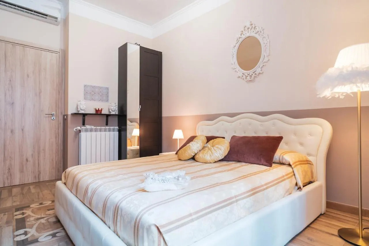 Guest house Royal Rooms - Elegante Appartamento Nel Cuore Di Roma Italy