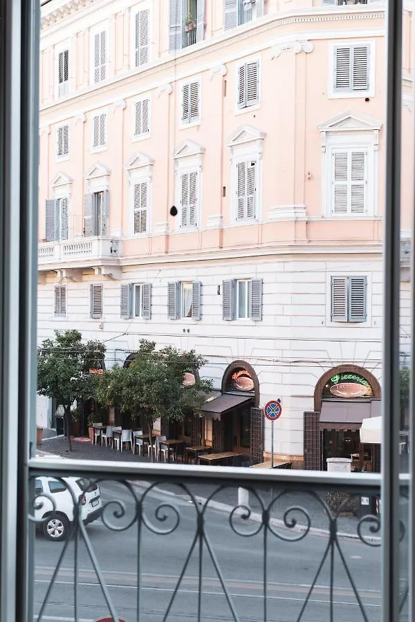 Guest house Royal Rooms - Elegante Appartamento Nel Cuore Di Roma
