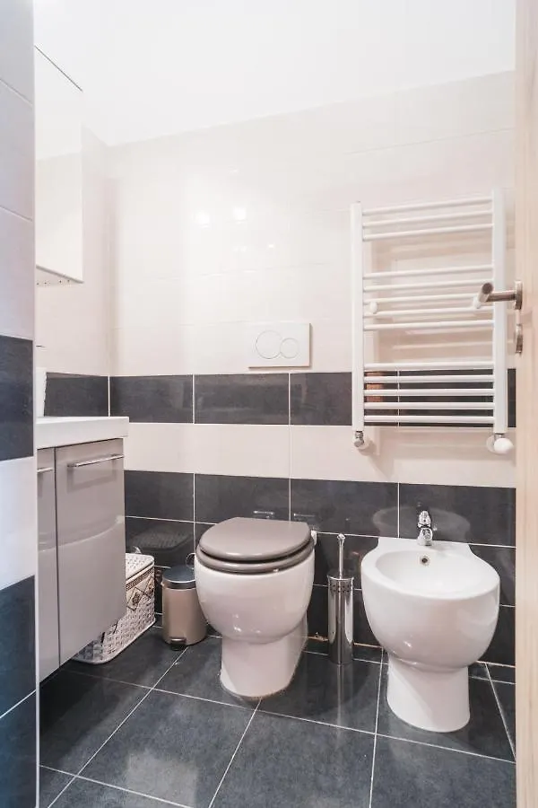 Guest house Royal Rooms - Elegante Appartamento Nel Cuore Di Roma Italy