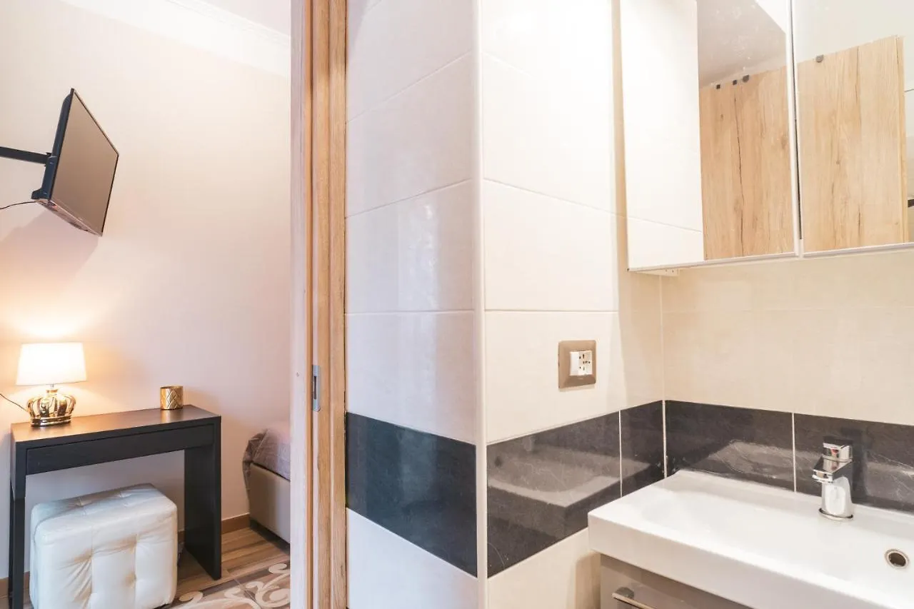 Royal Rooms - Elegante Appartamento Nel Cuore Di Roma 0*, Rome Italy